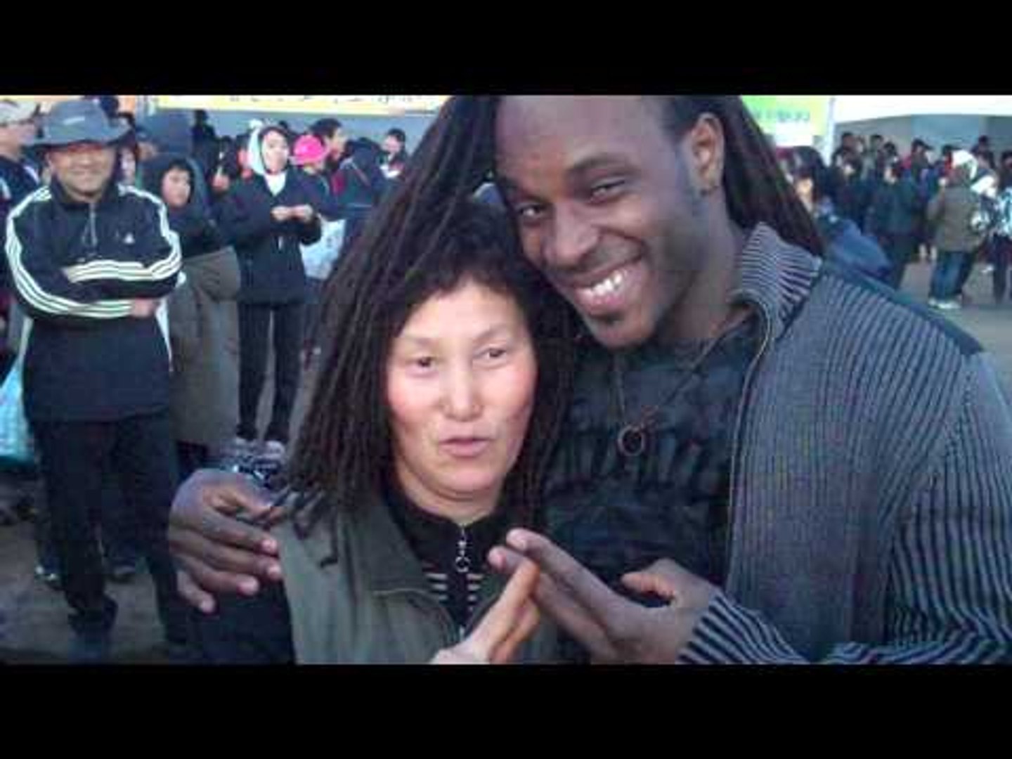 Korean Women Meet a Black Man for the First Time