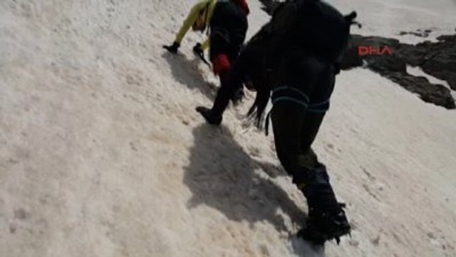 Hakkari'de 3 Bin 487 Rakımlı Sümbül Dağına Zorlu Tırmanış