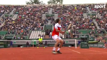 Albert Ramos-Vinolas claque un énorme lob