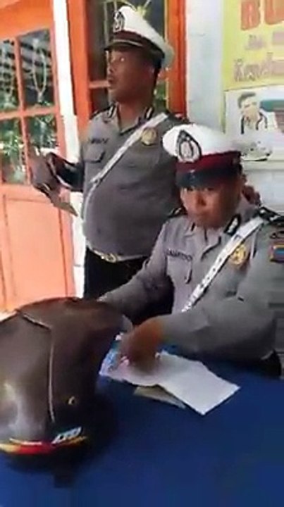 Penggandara Motor Ga Terima Di Tilang Polisi