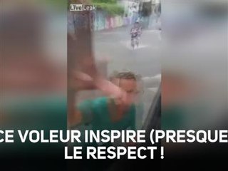 Brésil : il filme des inondations quand soudain...