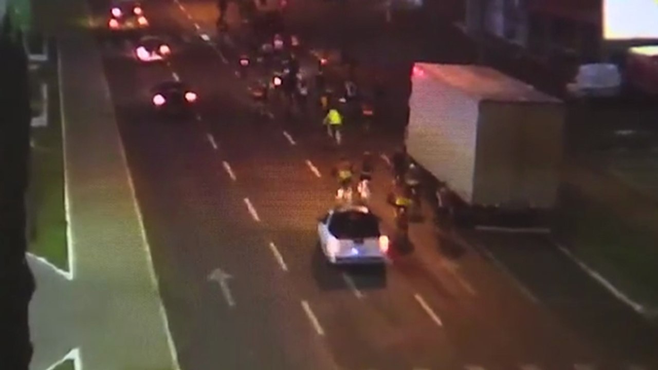 Un conducteur alcoolisé fonce sur un groupe de cyclistes