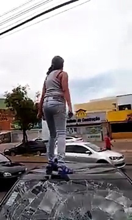 Donna incinta scopre il marito con l’amante. Ecco la sua reazione