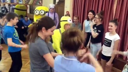 Ксения Бородина пляшет с детьми)))