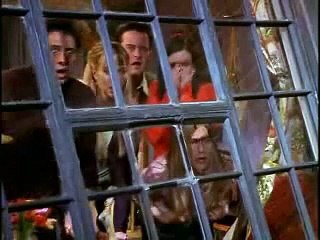 FRIENDS : Ross et le Gros Tout Nu - Scène Censurée !