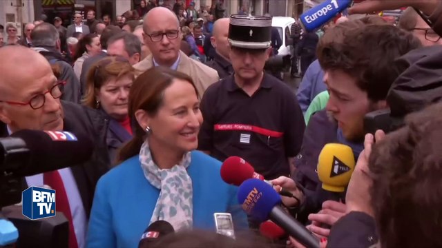 Inondations: des personnes évacuées en barque du centre-ville de Nemours