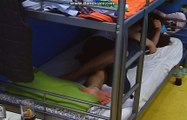 Adriana si Valentin se dragalesc i patul lui Valentin care este putin mai ferit de ochiul camerei de filmat 1 IUNIE 2016
