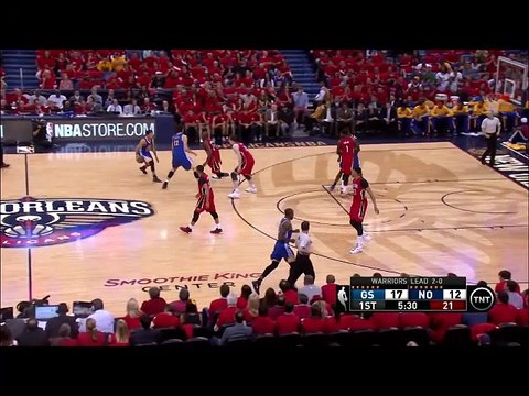 Stephen Curry réussit un layup hallucinant face aux Pelicans