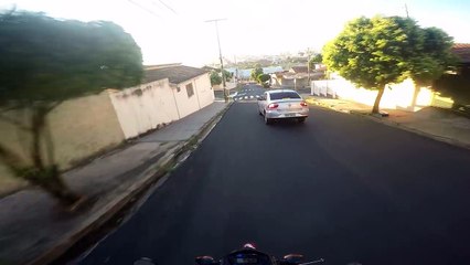 Instant karma pour un motard en colère