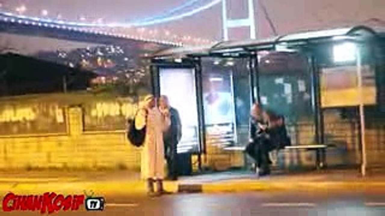 Very funny tharowing bag in public and run:
