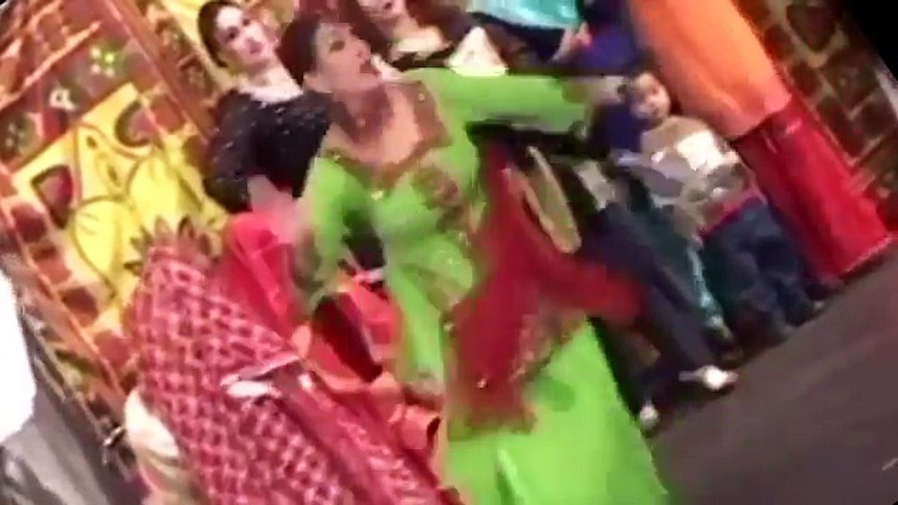 ASHA CHOUDHRY MUJRA   CHAM CHAM NACHDI PHIRAN    PAKISTANI HIT MUJRA DANCE