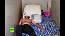 Vea cómo este chino quedó atrapado en una lavadora