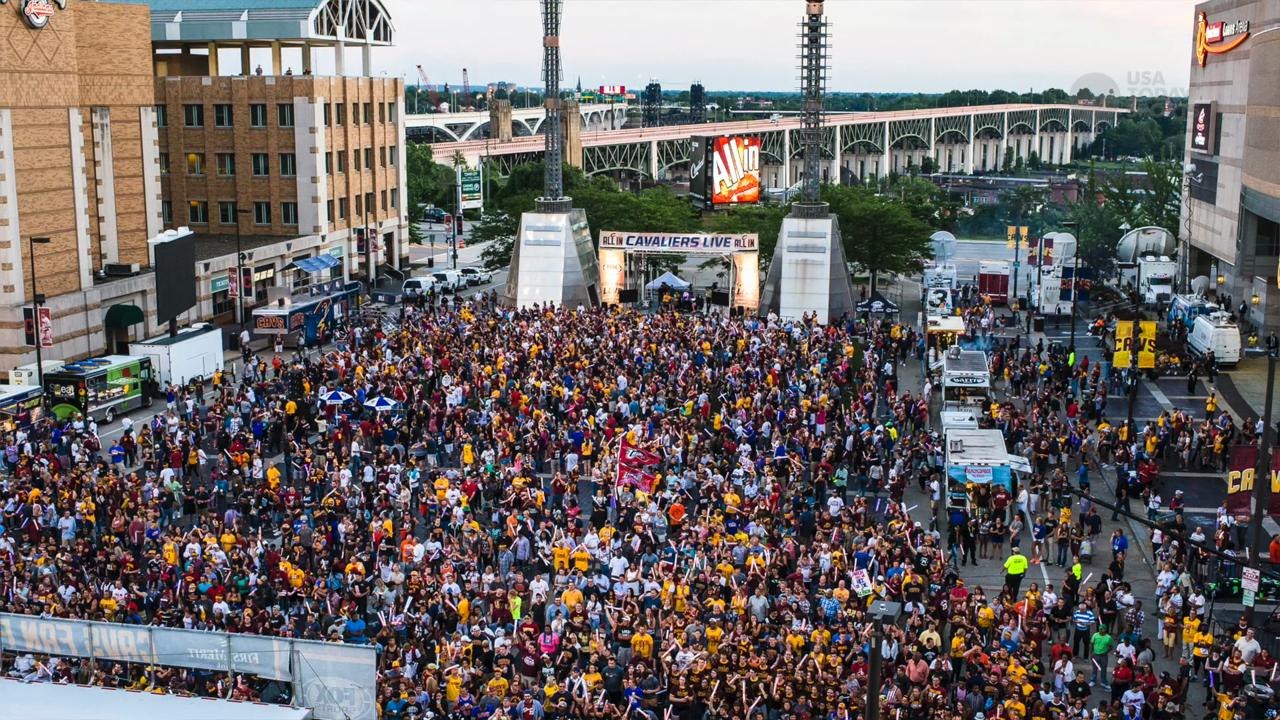 Whose fans are better: Cavaliers or Warriors?