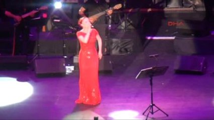 Bursa Festivali'nde Candan Erçetin Rüzgarı