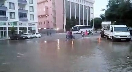 İşte Akhisar'da Sokakları Böyle Sel Aldı
