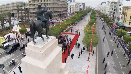 جدل بتونس بشأن إعادة تمثال بورقيبة للعاصمة