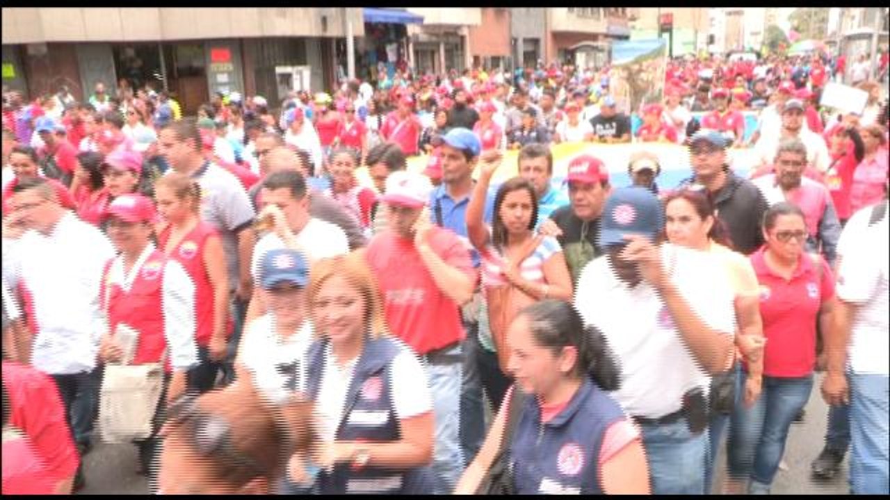 Cientos de jóvenes chavistas marchan en defensa de la "soberanía" venezolana