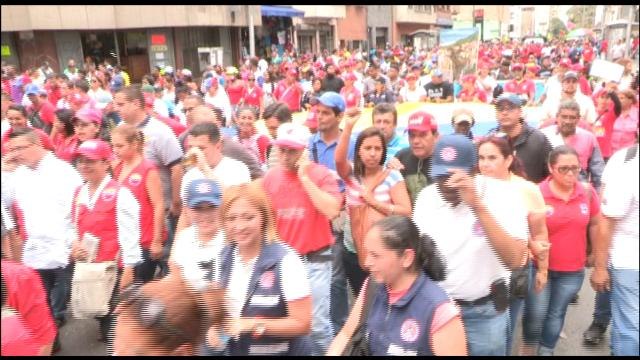 Cientos de jóvenes chavistas marchan en defensa de la soberanía venezolana
