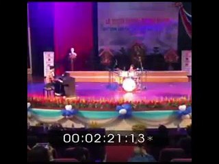 “Thần đồng đánh trống” trổ tài trước hàng trăm học sinh giỏi của Đà Lạt