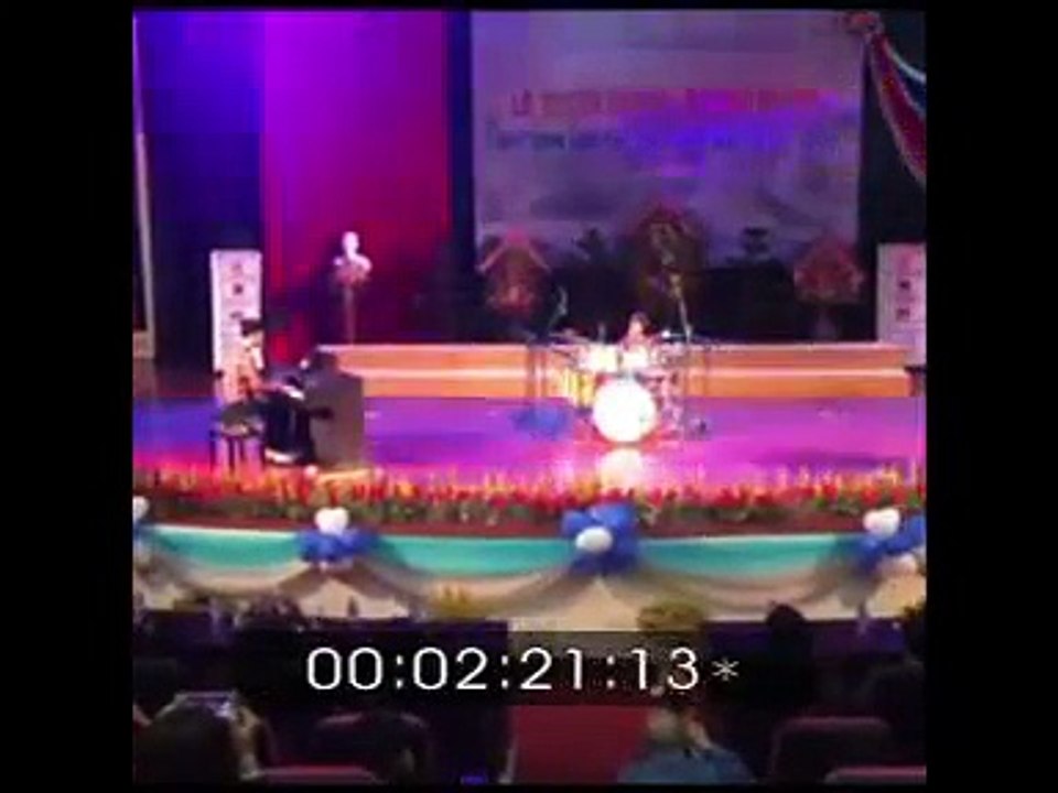 “Thần đồng đánh trống” trổ tài trước hàng trăm học sinh giỏi của Đà Lạt