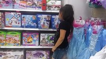 Little mini toy hunt at toys r us