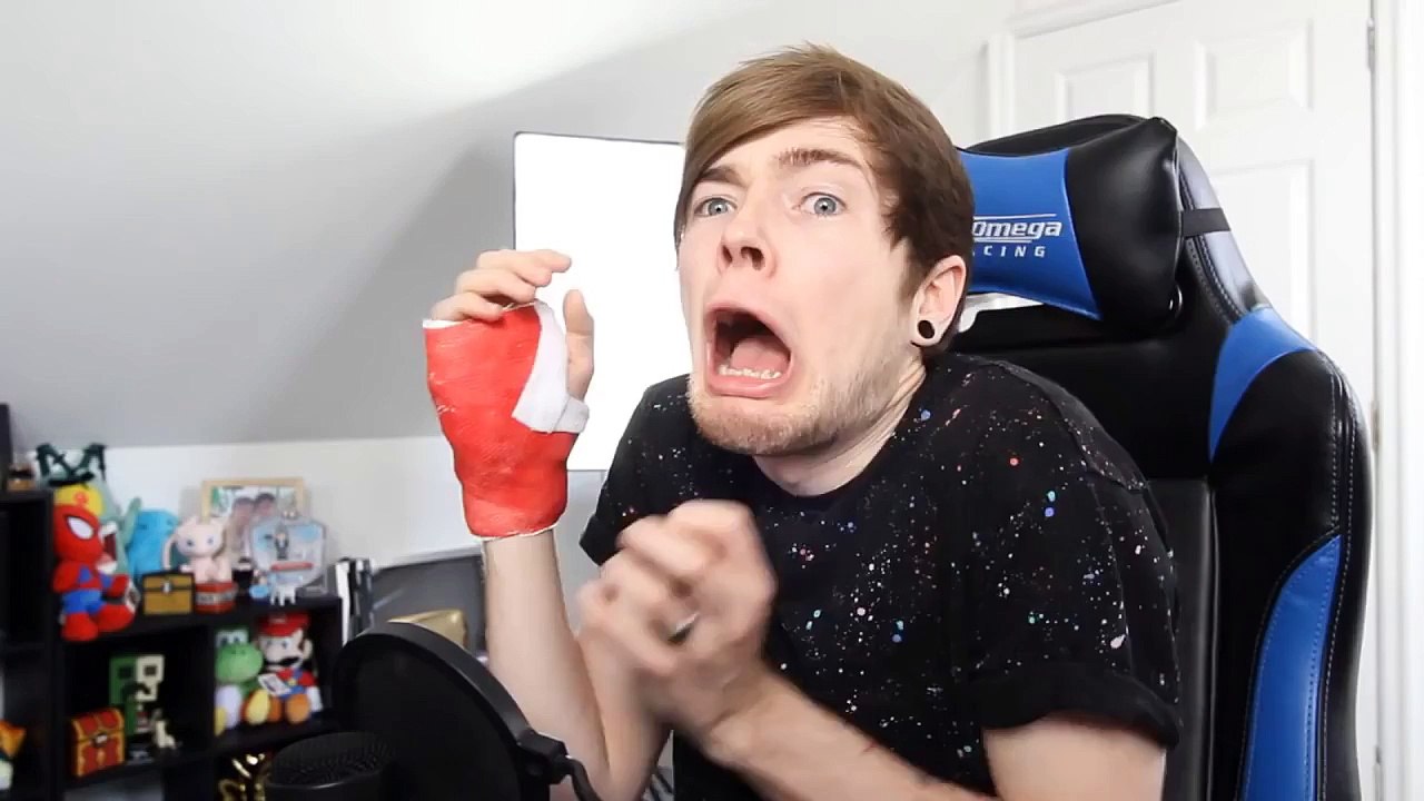 Minecraft | DANTDM BROKEN HAND CHALLENGE!! | Cu...