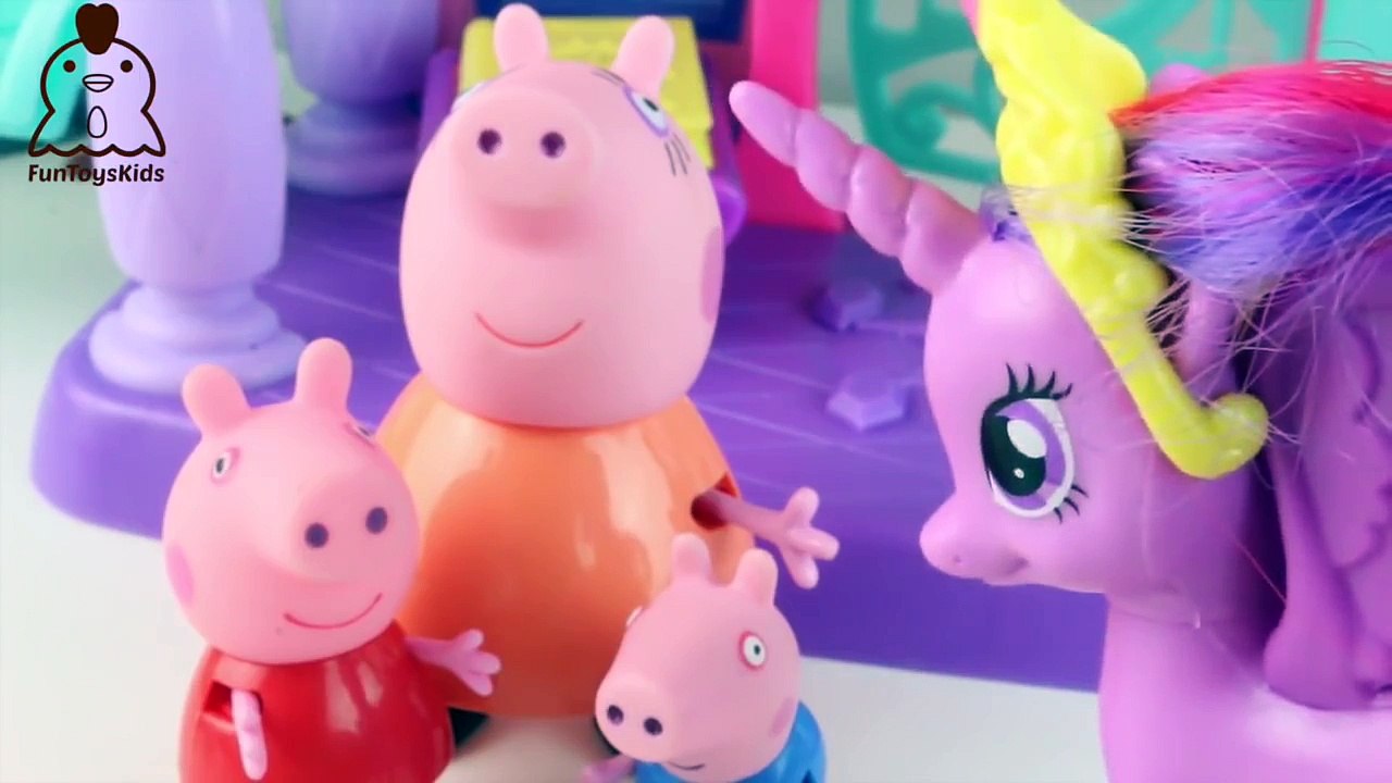 Pig George Da Família Peppa Pig  Salva a Ponyzinha  do Castelo Novelinha em Português  FuntoysKids