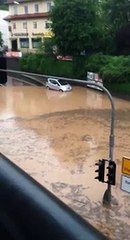 Un allemand tente de traverser une inondation avec sa smart... Noyé