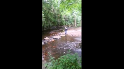 Une belle gamelle en traversant ce ruisseau... Bim