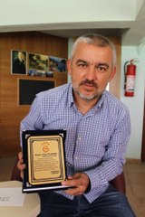 Fenerbahçe Taraftarı, Aziz Yıldırım'a Tepki için Galatasaray Plaketi Gönderdi