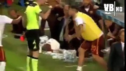 Tumminello (Roma Primavera) da una testata all'arbitro #extrajuve