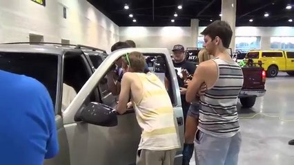 Sxy Miami TV Reporter Nicely Dressed At SBN Car Show