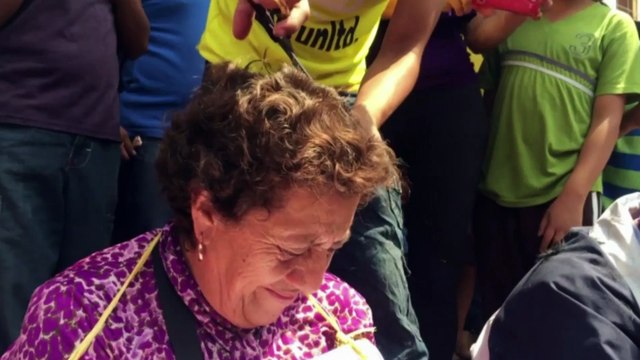 Au Mexique, ces enseignants se font tondre par leurs collègues pour trahison