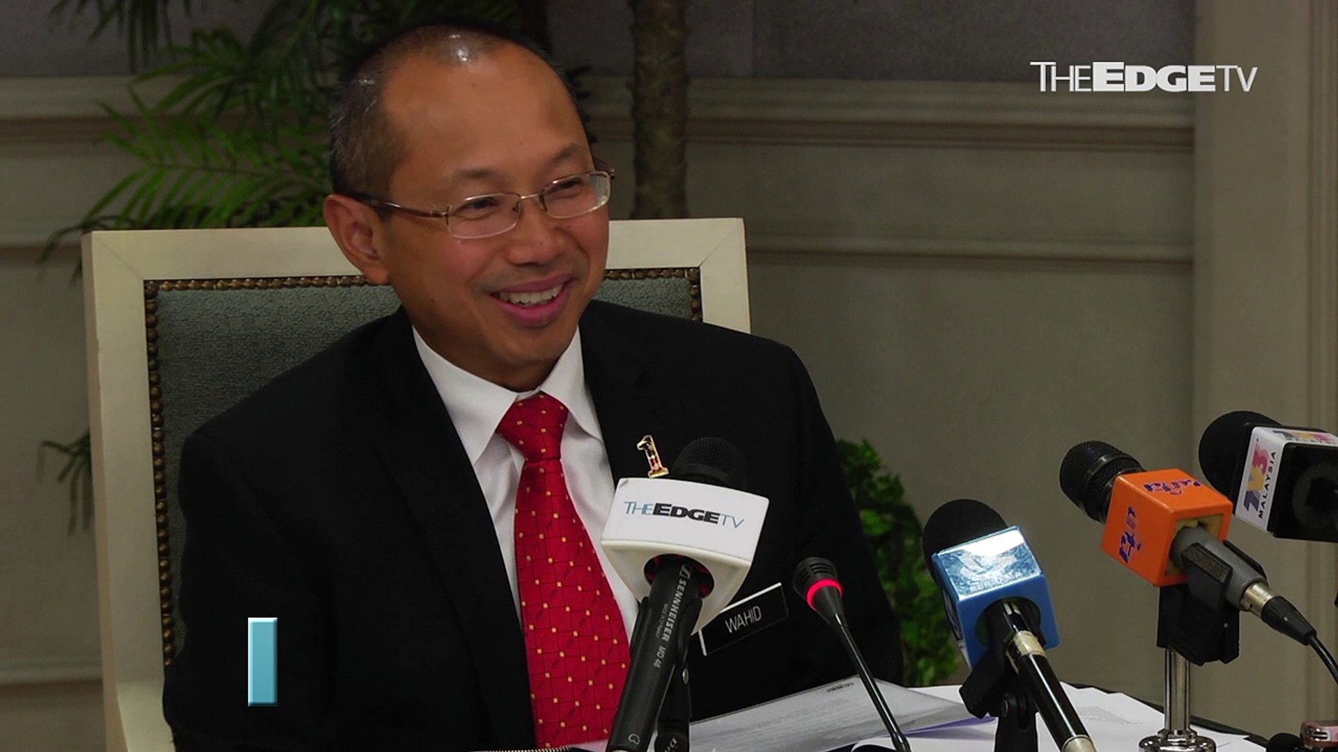 ⁣NEWS: Wahid Omar: No intention of returning to politics