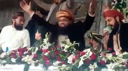 Entry Of Owais Raza Qadri In Samnabad Lahore Mehfil e Naat 22 2 2014
