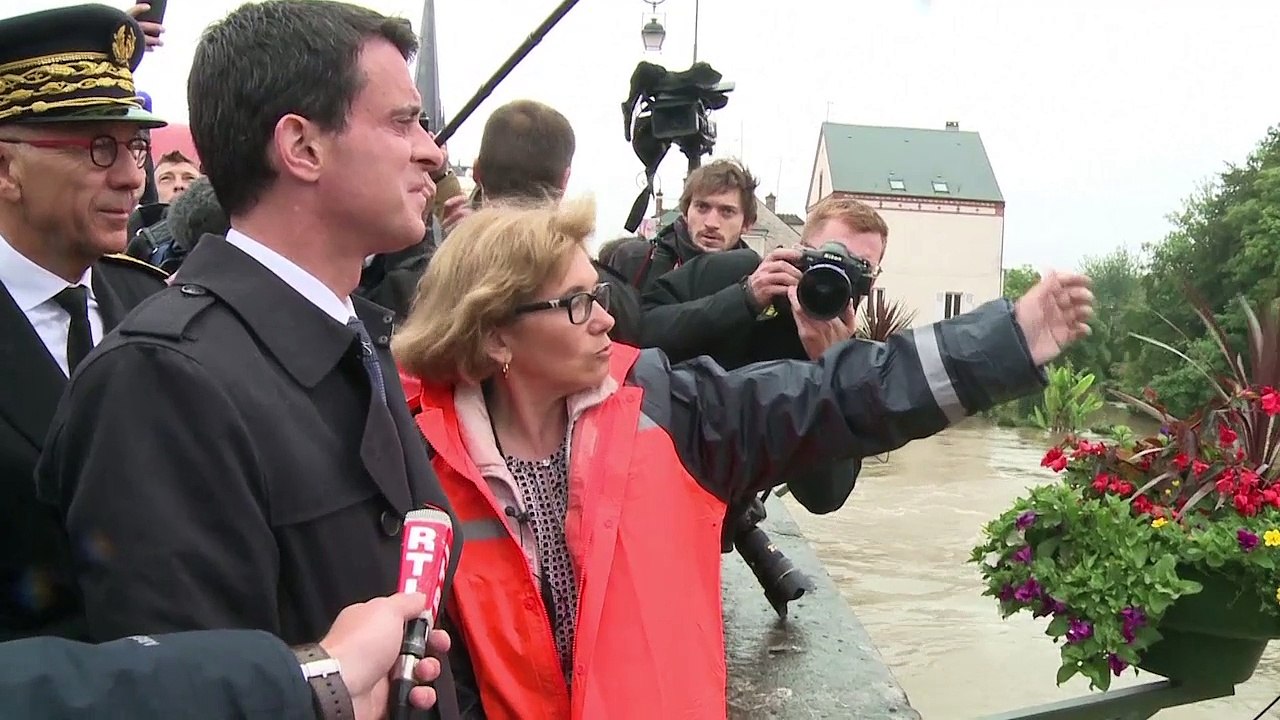 Valls annonce un "fonds de soutien exceptionnel" pour les communes