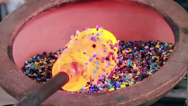 Découvrez le fascinant processus de fabrication d'un pichet en verre