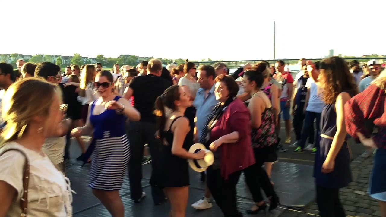 SALSA OPEN AIR by Eric Acosta - RHEINPROMENADE Düsseldorf - 08 Mai 2016 - IV