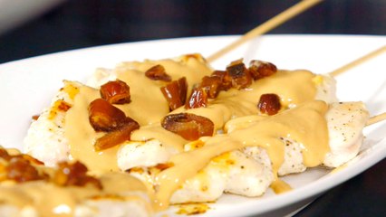 Brochetas de pollo con crema de cacahuetes