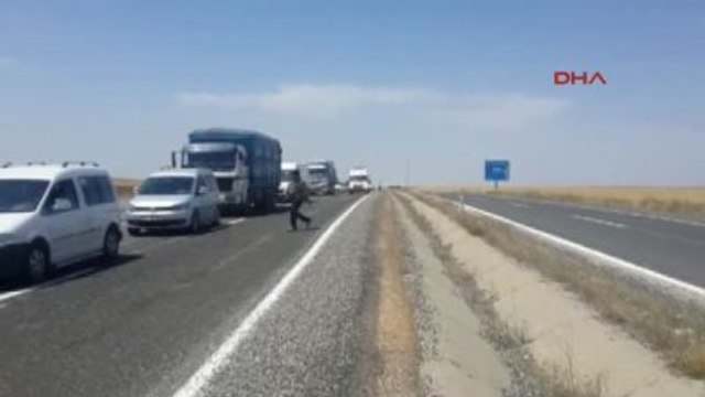 Diyarbakır Silvan Karayolunda Askeri Aracın Geçişi Sırasında Patlama İhbarı Üzerine Bölgeye...
