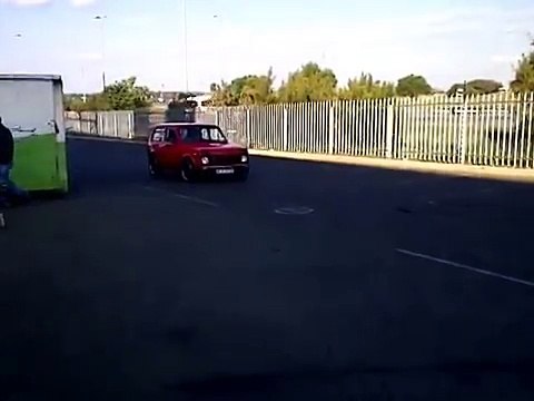 Lada Niva com motor do Toyota Supra 2JZ só podia ser na Rússia!