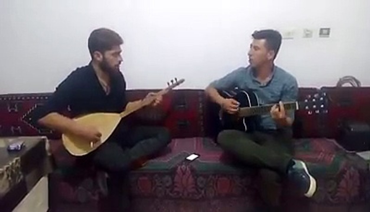 amatör gençlerden gitar ve saz eşliğinde ali ayşeyi seviyorr süperrr mutlaka izleee