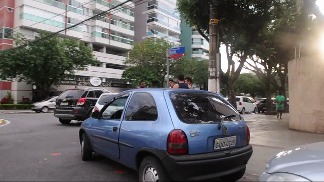 Motoristas formam fila quilométrica para abastecer em posto a R$ 1,58