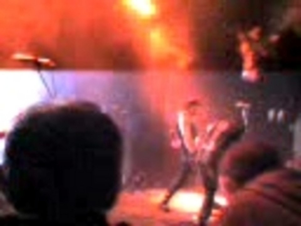SICKNESS Concert criart filmé phone