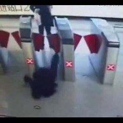 Man gets face plant when stealing subway ride
