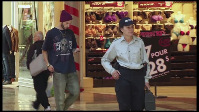 Pepper-Spraying Cops !