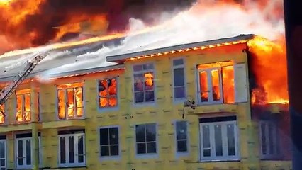 Difficult Moments of the remaining workers stranded in the burning building