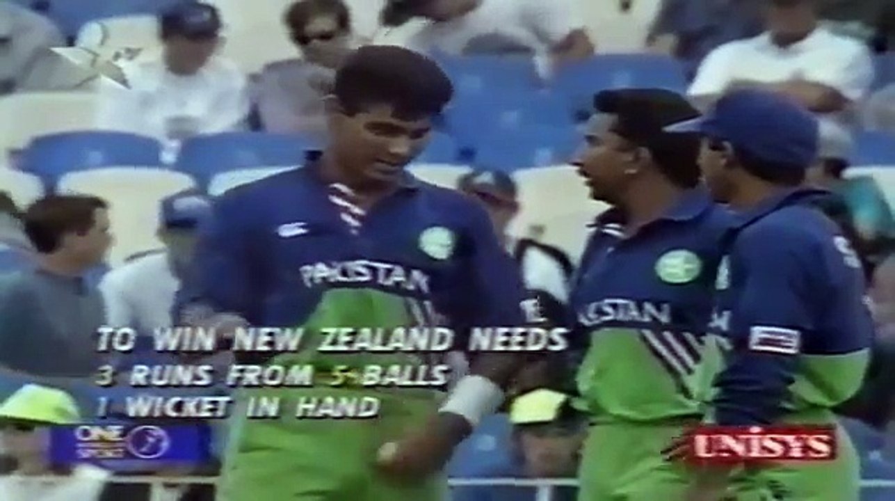 Waqar Younis Super Last Over vs New Zealand 1994 - 3 runs to win off 6 balls