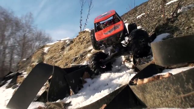 RC OFF Road MAN Truck 6x6 vs Axial Wrait 4x4