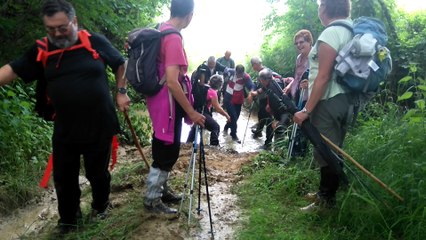 Comment passer un gué par les poumpils ou l'art de prendre un bain de pied selon Gisèle.